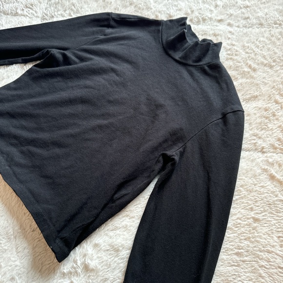 Black long sleeve turtleneck crop top - Picture 2 of 3